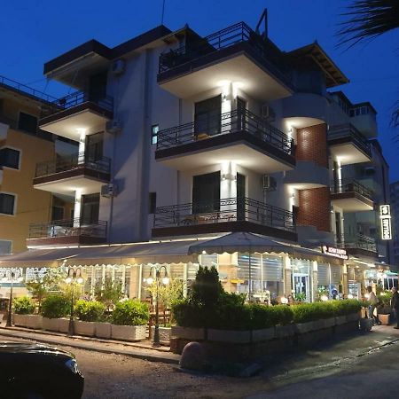 Hotel Dollari Kryemëdhej Εξωτερικό φωτογραφία