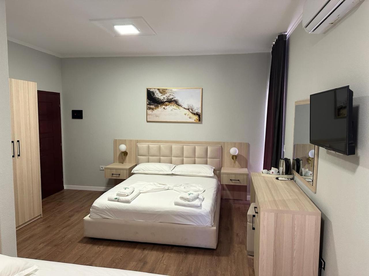 Hotel Dollari Kryemëdhej Εξωτερικό φωτογραφία