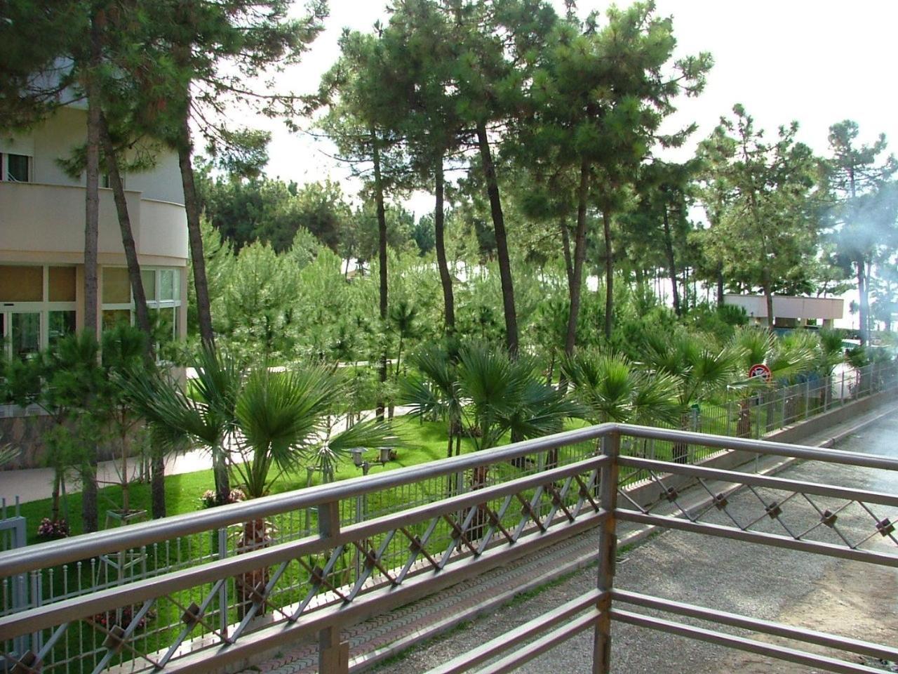 Hotel Dollari Kryemëdhej Εξωτερικό φωτογραφία