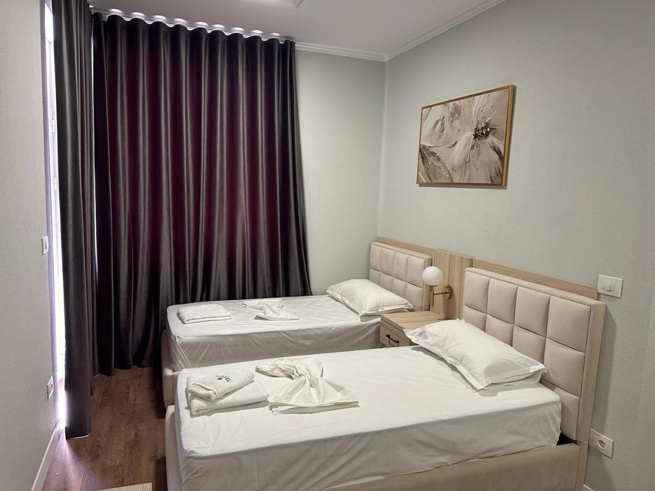 Hotel Dollari Kryemëdhej Εξωτερικό φωτογραφία
