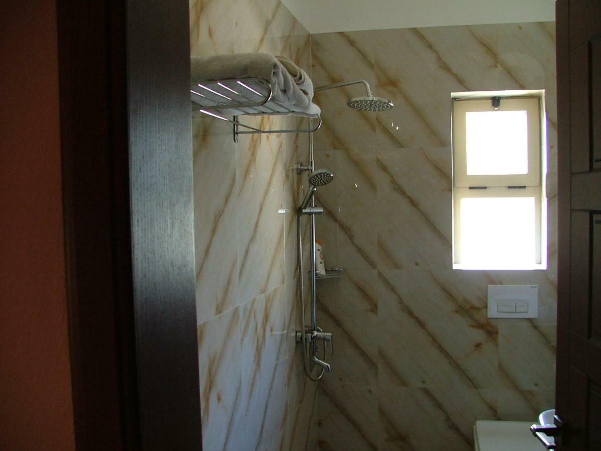 Hotel Dollari Kryemëdhej Εξωτερικό φωτογραφία